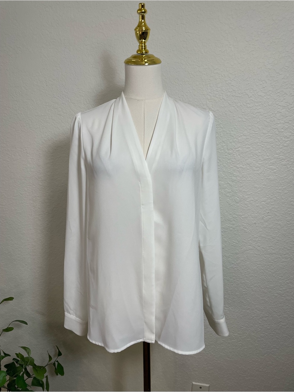 Alex Marie Creamy Ivory Surplice Blouse Hidden Button Placket Size S NWT